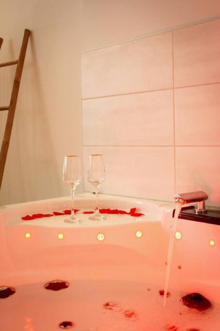 Escapade Suite อัลแบร์วิลล์ ภายนอก รูปภาพ